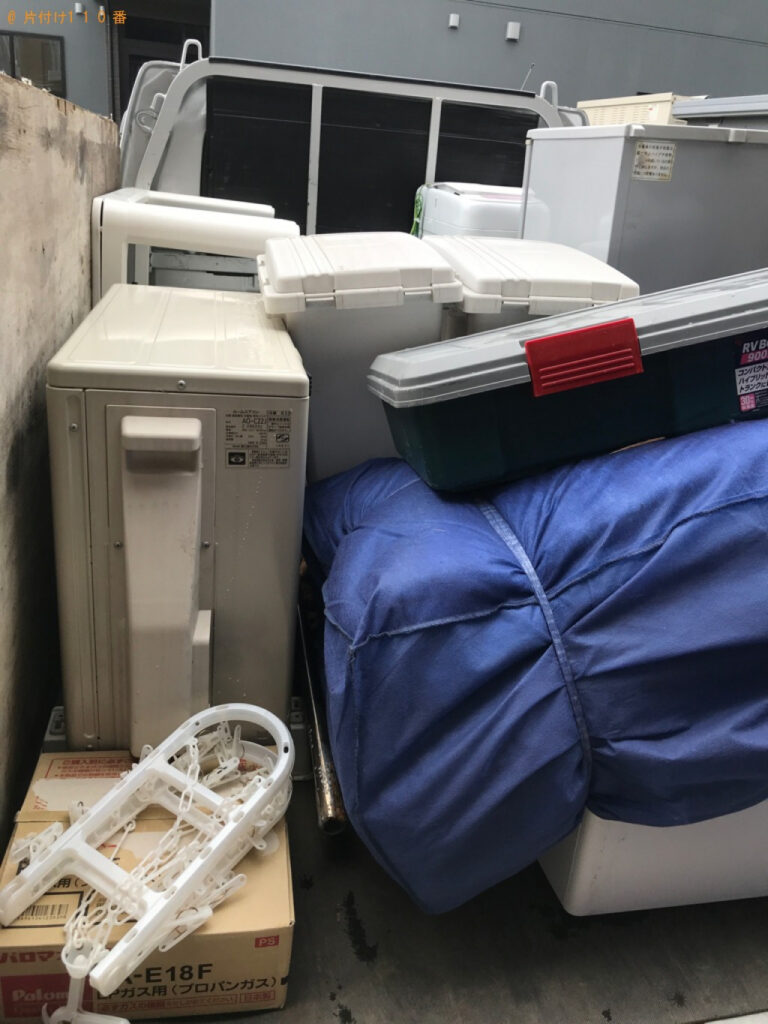 【小松市南浅井町】エアコン、テーブル、布団、ボックス等の回収